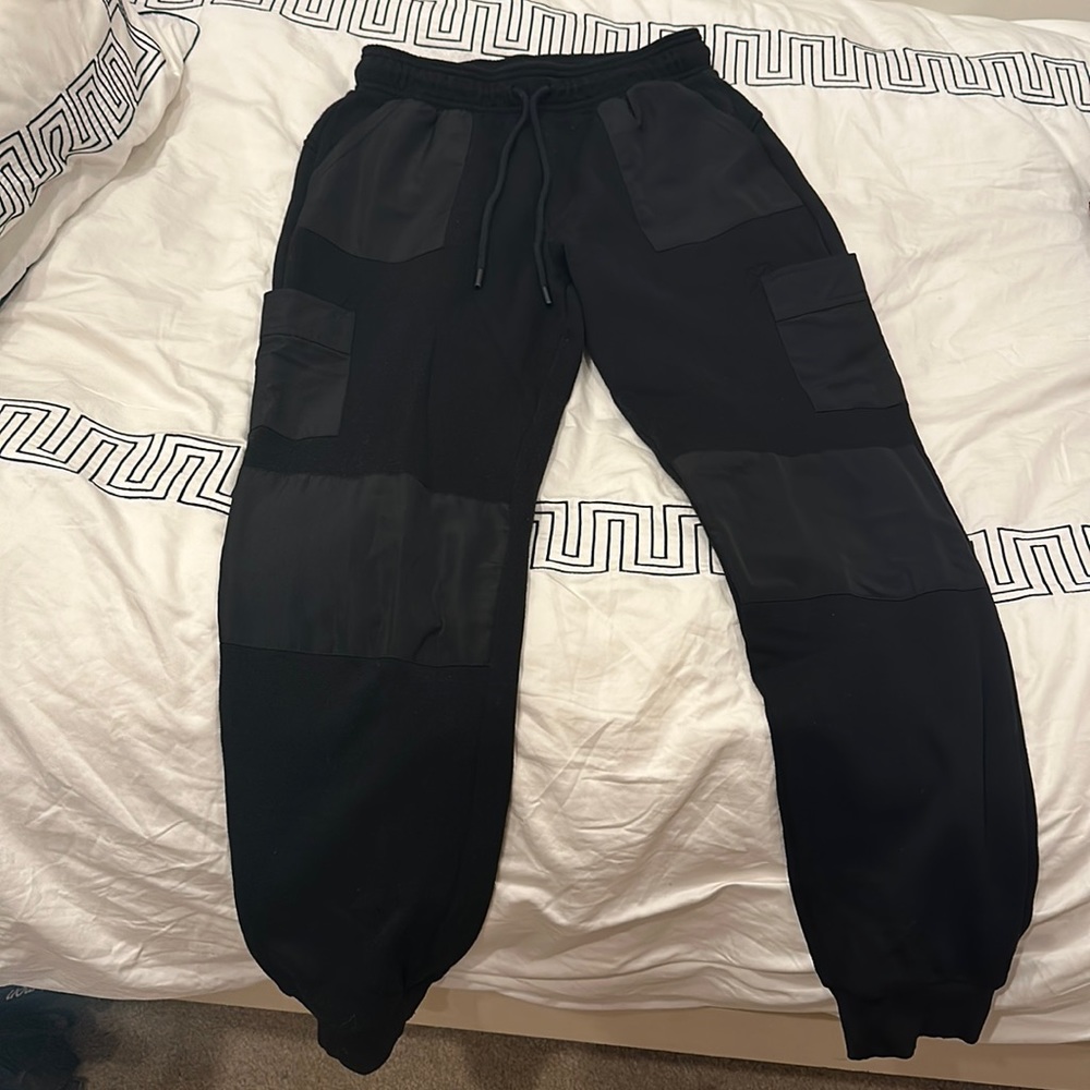 Alo women’s cargo sweatpants
